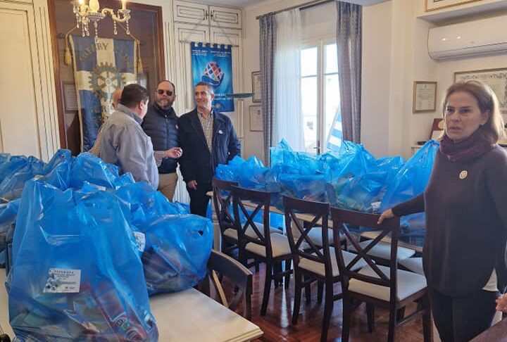 Ροταριανός Όμιλος Κέρκυρας - Διανομή τροφίμων - πάγια δράση - σε 80 οικογένειες που χρήζουν βοήθειας από τον Όμιλο σε συνεργασία με τον ΕΕΣ